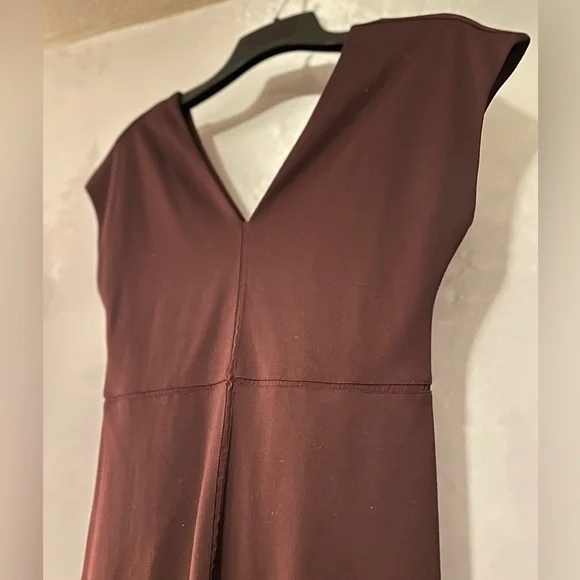 Express Women’s V-Neck Sheath Knee Length Dress               
Merlot - size M - Picture 3 of 8